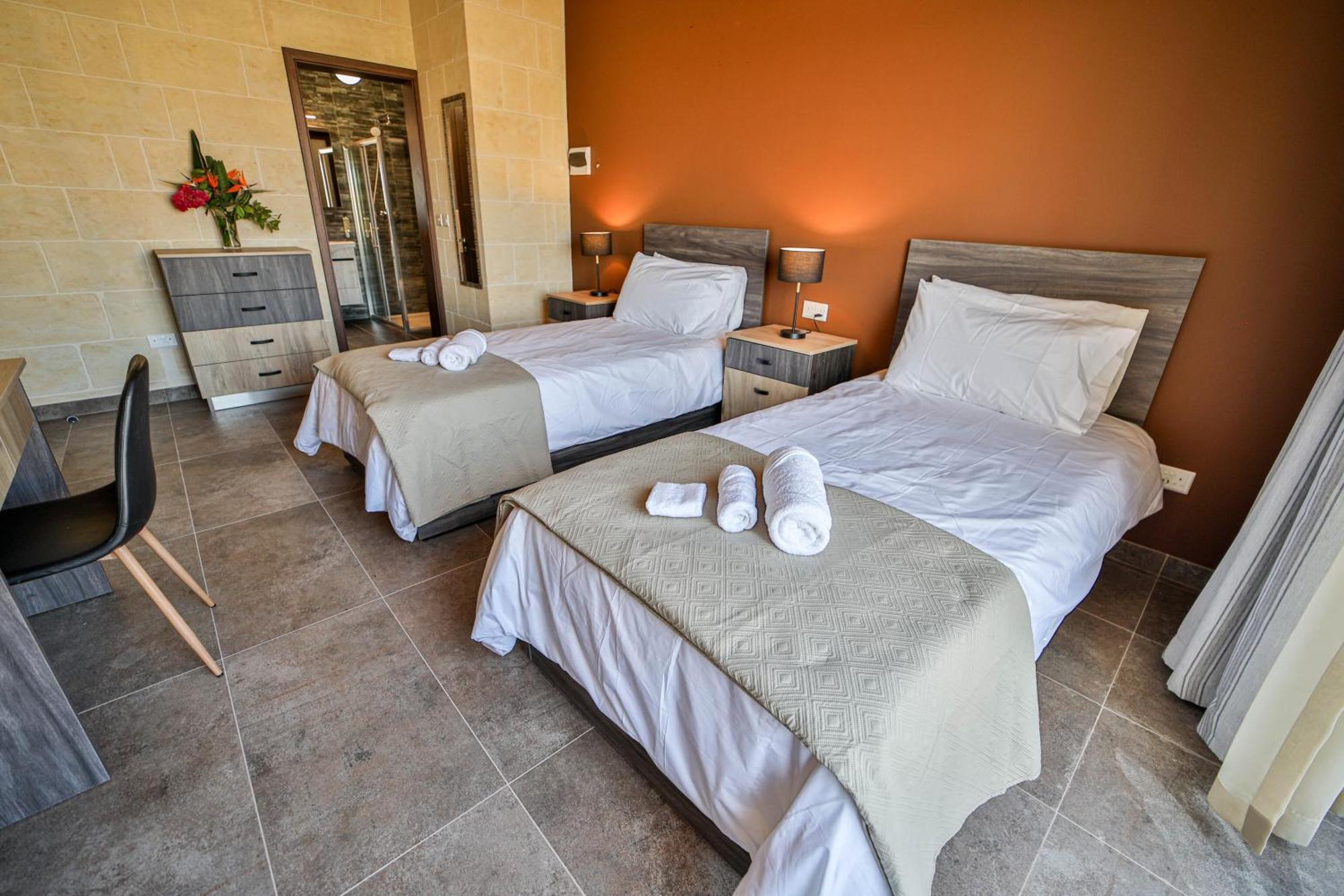 49 Sunrise Lodge Għajnsielem Esterno foto