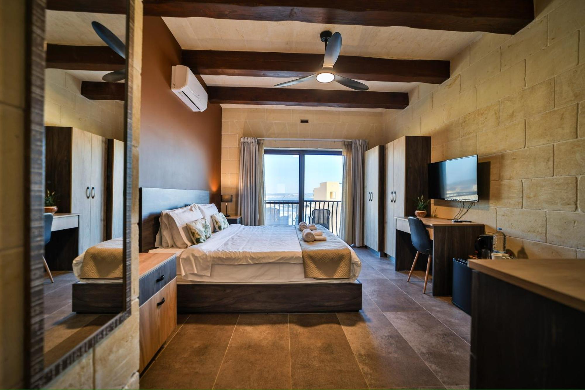 49 Sunrise Lodge Għajnsielem Esterno foto